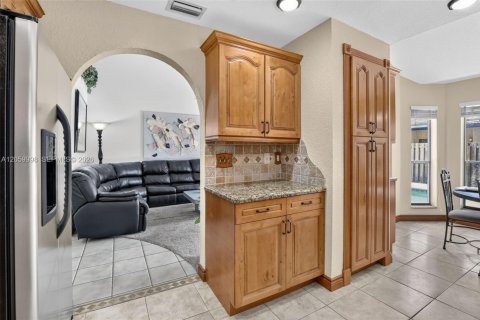 Купить виллу или дом в Купер-Сити, Флорида 4 спальни, 234.49м2, № 2244513 - фото 9