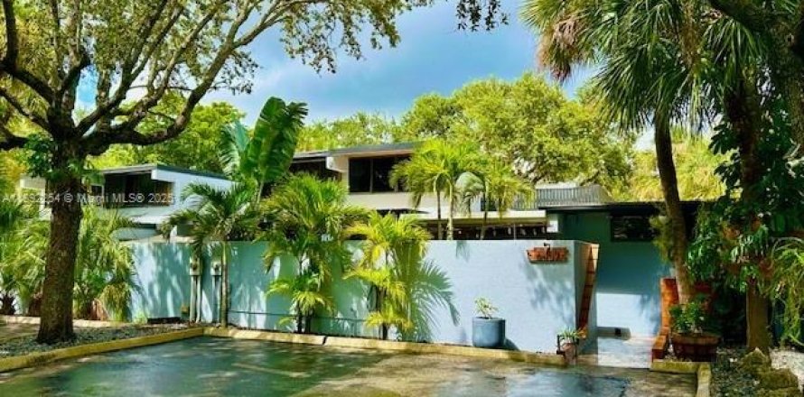 Townhouse in Miami Lakes, Florida 2 bedrooms, 81.94 sq.m. № 1943987