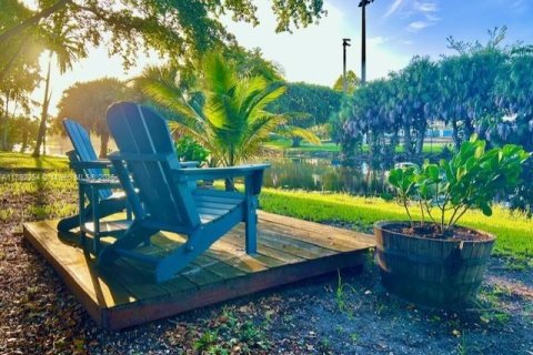 Townhouse in Miami Lakes, Florida 2 bedrooms, 81.94 sq.m. № 1943987 - photo 18