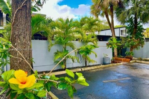 Townhouse in Miami Lakes, Florida 2 bedrooms, 81.94 sq.m. № 1943987 - photo 2