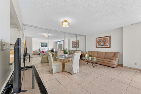 Copropriété à vendre à Sunny Isles Beach, Floride: 68 m2 № 1950715 - photo 12