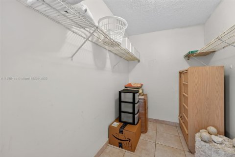 Copropriété à vendre à Sunny Isles Beach, Floride: 68 m2 № 1950715 - photo 9