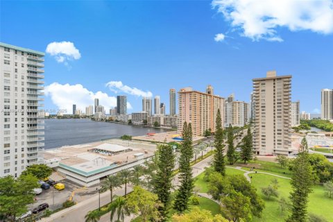 Copropriété à vendre à Sunny Isles Beach, Floride: 68 m2 № 1950715 - photo 3