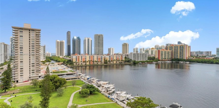 Studio à Condo à Sunny Isles Beach, Floride № 1950715