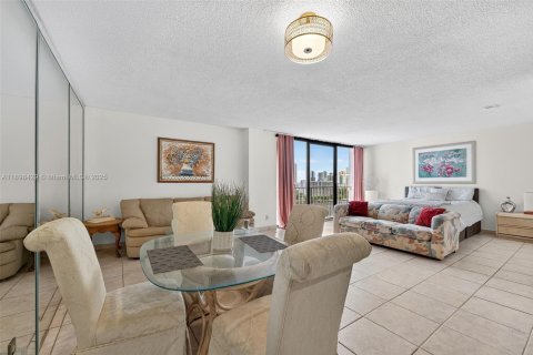 Copropriété à vendre à Sunny Isles Beach, Floride: 68 m2 № 1950715 - photo 14