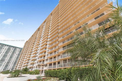Copropriété à vendre à Sunny Isles Beach, Floride: 68 m2 № 1950715 - photo 19