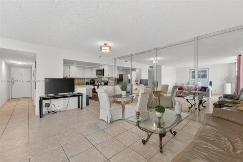 Copropriété à vendre à Sunny Isles Beach, Floride: 68 m2 № 1950715 - photo 13