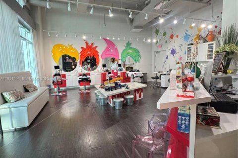 Commercial property in Miami, Florida № 2009046 - photo 7