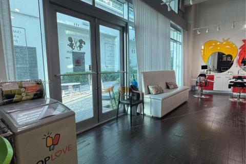 Commercial property in Miami, Florida № 2009046 - photo 16