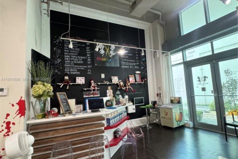 Commercial property in Miami, Florida № 2009046 - photo 6