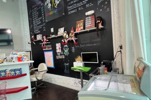 Commercial property in Miami, Florida № 2009046 - photo 17