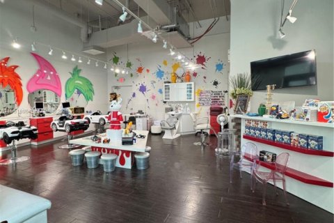 Commercial property in Miami, Florida № 2009046 - photo 3