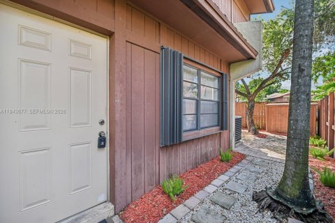 Touwnhouse à louer à Miami, Floride: 2 chambres, 123.56 m2 № 2001170 - photo 2