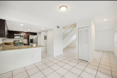 Touwnhouse à louer à Miami, Floride: 2 chambres, 123.56 m2 № 2001170 - photo 11