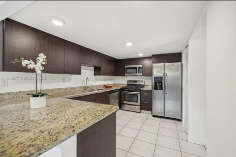 Touwnhouse à louer à Miami, Floride: 2 chambres, 123.56 m2 № 2001170 - photo 7