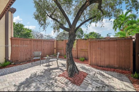 Touwnhouse à louer à Miami, Floride: 2 chambres, 123.56 m2 № 2001170 - photo 5