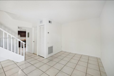 Touwnhouse à louer à Miami, Floride: 2 chambres, 123.56 m2 № 2001170 - photo 13