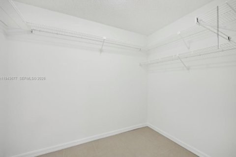 Touwnhouse à louer à Miami, Floride: 2 chambres, 123.56 m2 № 2001170 - photo 25