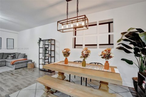 Townhouse in Miramar, Florida 3 bedrooms, 185.8 sq.m. № 2066166 - photo 17