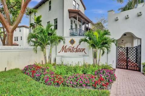 Townhouse in Miramar, Florida 3 bedrooms, 185.8 sq.m. № 2066166