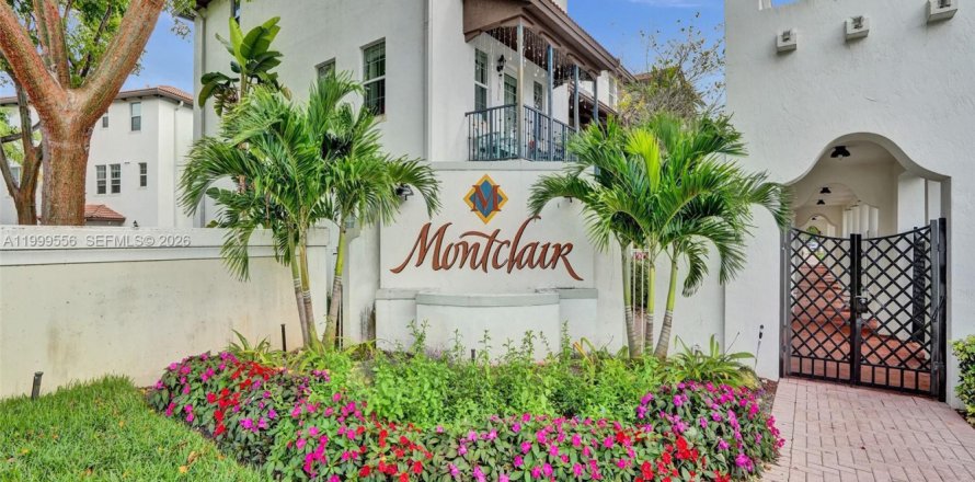 Townhouse in Miramar, Florida 3 bedrooms, 185.8 sq.m. № 2066166