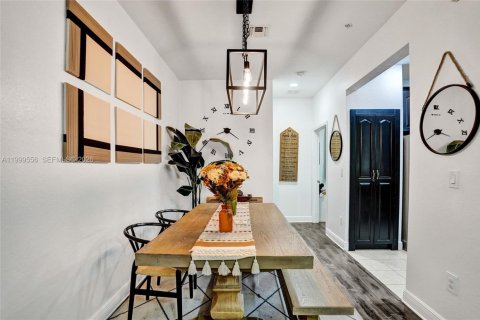 Townhouse in Miramar, Florida 3 bedrooms, 185.8 sq.m. № 2066166 - photo 19