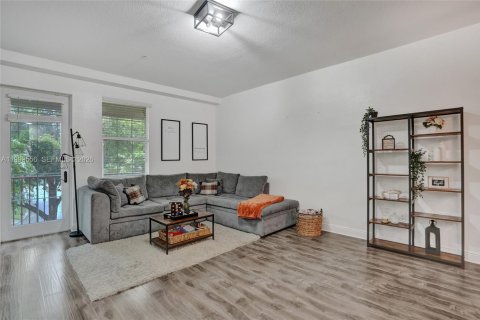 Townhouse in Miramar, Florida 3 bedrooms, 185.8 sq.m. № 2066166 - photo 15