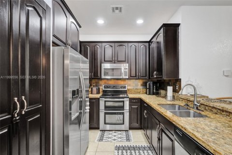 Townhouse in Miramar, Florida 3 bedrooms, 185.8 sq.m. № 2066166 - photo 25