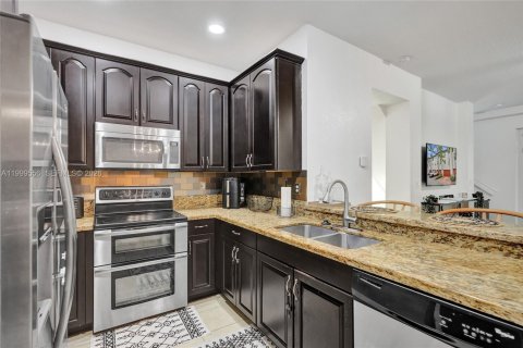 Townhouse in Miramar, Florida 3 bedrooms, 185.8 sq.m. № 2066166 - photo 24