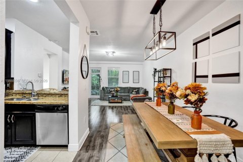 Townhouse in Miramar, Florida 3 bedrooms, 185.8 sq.m. № 2066166 - photo 16