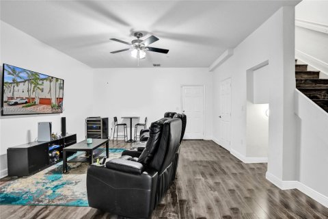 Townhouse in Miramar, Florida 3 bedrooms, 185.8 sq.m. № 2066166 - photo 3