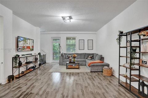 Townhouse in Miramar, Florida 3 bedrooms, 185.8 sq.m. № 2066166 - photo 2