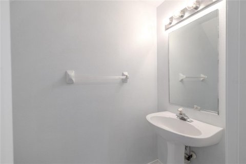 Townhouse in Brandon, Florida 2 bedrooms, 103.12 sq.m. № 2093436 - photo 17