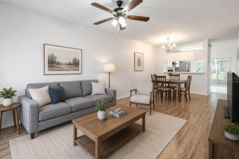 Townhouse in Brandon, Florida 2 bedrooms, 103.12 sq.m. № 2093436 - photo 4