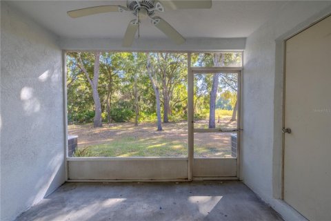 Townhouse in Brandon, Florida 2 bedrooms, 103.12 sq.m. № 2093436 - photo 11