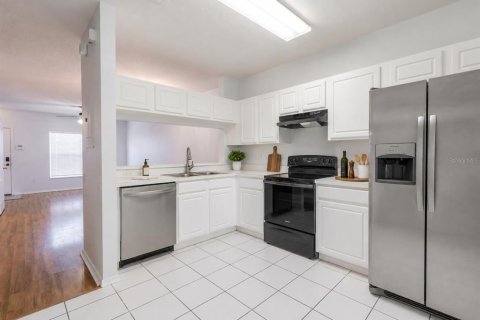 Townhouse in Brandon, Florida 2 bedrooms, 103.12 sq.m. № 2093436 - photo 15