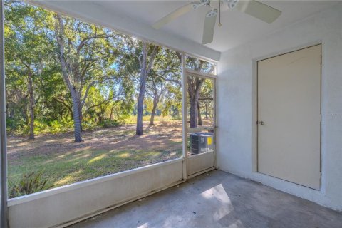 Townhouse in Brandon, Florida 2 bedrooms, 103.12 sq.m. № 2093436 - photo 12