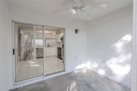 Townhouse in Brandon, Florida 2 bedrooms, 103.12 sq.m. № 2093436 - photo 14