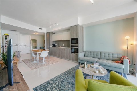 Condo in Miami, Florida, 1 bedroom № 2152481 - photo 9