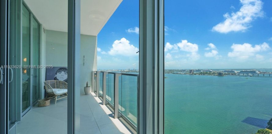 Condo in Miami, Florida, 1 bedroom № 2152481