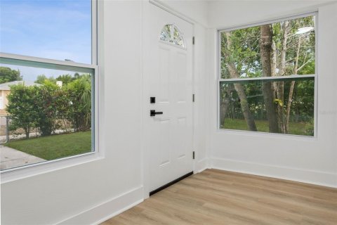 House in Saint Petersburg, Florida 2 bedrooms, 112.41 sq.m. № 2226163 - photo 3