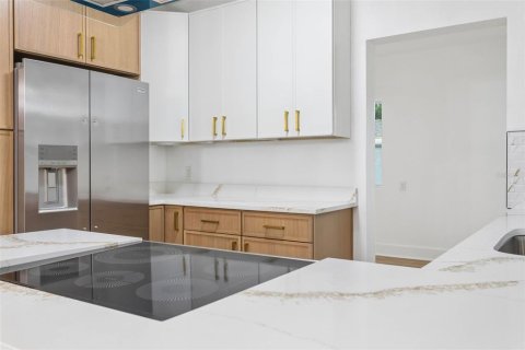 House in Saint Petersburg, Florida 2 bedrooms, 112.41 sq.m. № 2226163 - photo 6