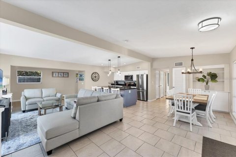 House in Bradenton, Florida 3 bedrooms, 137.68 sq.m. № 1560878 - photo 10