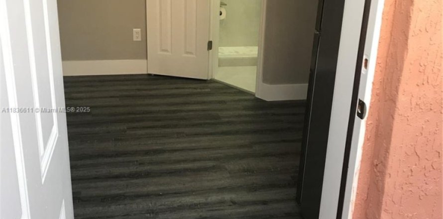 Immobilier commercial à Miami Gardens, Floride 1 chambre № 1820281