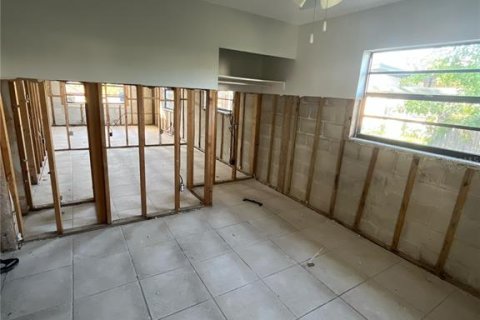 House in Saint Petersburg, Florida 3 bedrooms, 87.79 sq.m. № 1803288 - photo 18