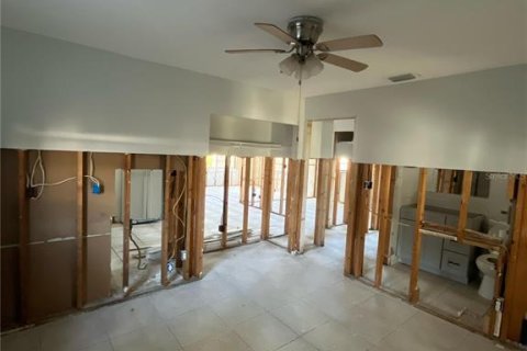House in Saint Petersburg, Florida 3 bedrooms, 87.79 sq.m. № 1803288 - photo 14