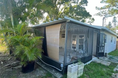 House in Saint Petersburg, Florida 3 bedrooms, 87.79 sq.m. № 1803288 - photo 24