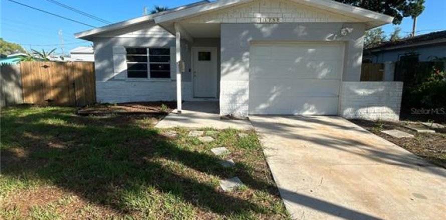 House in Saint Petersburg, Florida 3 bedrooms, 87.79 sq.m. № 1803288
