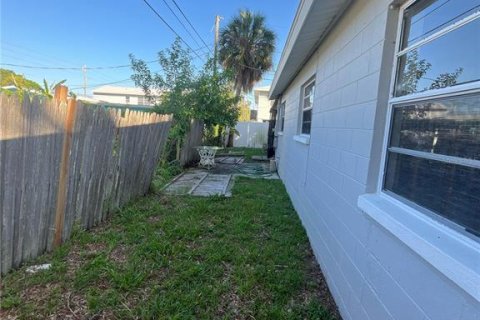 House in Saint Petersburg, Florida 3 bedrooms, 87.79 sq.m. № 1803288 - photo 28
