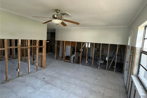 House in Saint Petersburg, Florida 3 bedrooms, 87.79 sq.m. № 1803288 - photo 5